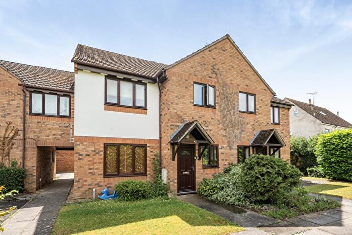 2 Bedroom Apartment For Sale In The Larches, Carterton, Oxfordshire, OX18