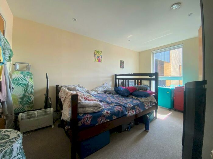 2 Bedroom Apartment To Rent In Burgess Springs, City Park West, Chelmsford City Centre, CM1