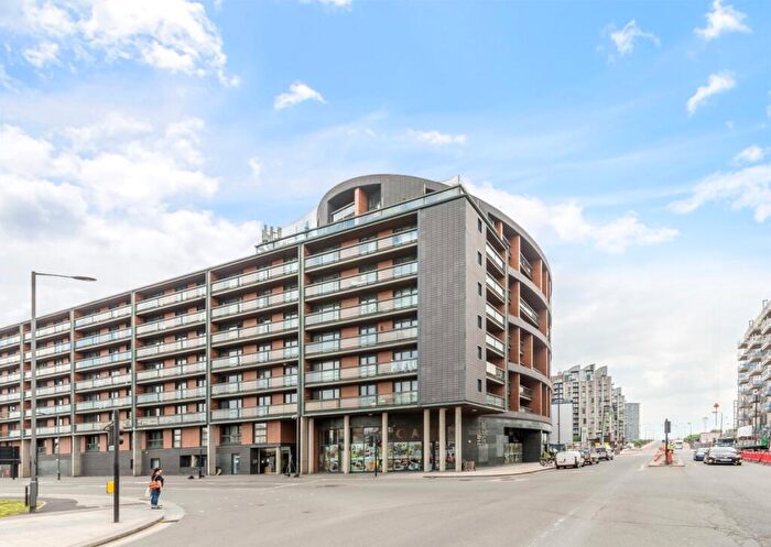 1 Bedroom Flat To Rent In Hallsville Road, Canning Town, London, E16