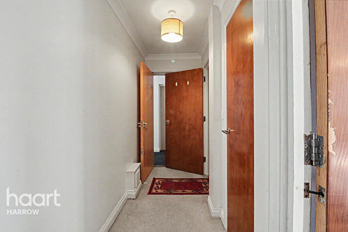 1 Bedroom Apartment For Sale In Cottage Close, Harrow, HA2