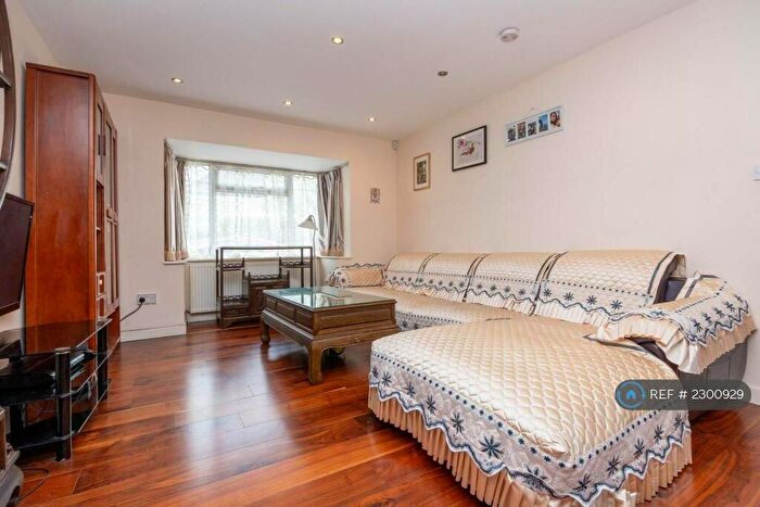 4 Bedroom Detached House To Rent In Ardmore Avenue, Guildford, GU2