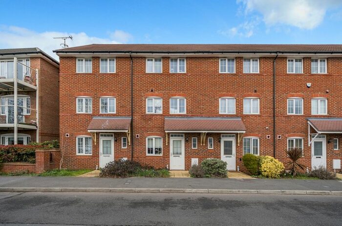 3 Bedroom End Of Terrace House To Rent In Bow Arrow Lane, Dartford, DA2