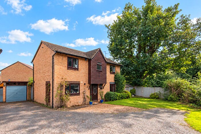 4 Bedroom Detached House For Sale In Walsingham Avenue, Kettering, NN15