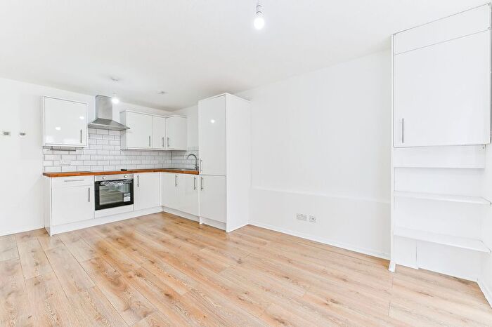 2 Bedroom Flat For Sale In Claret Gardens, South Norwood, London, SE25