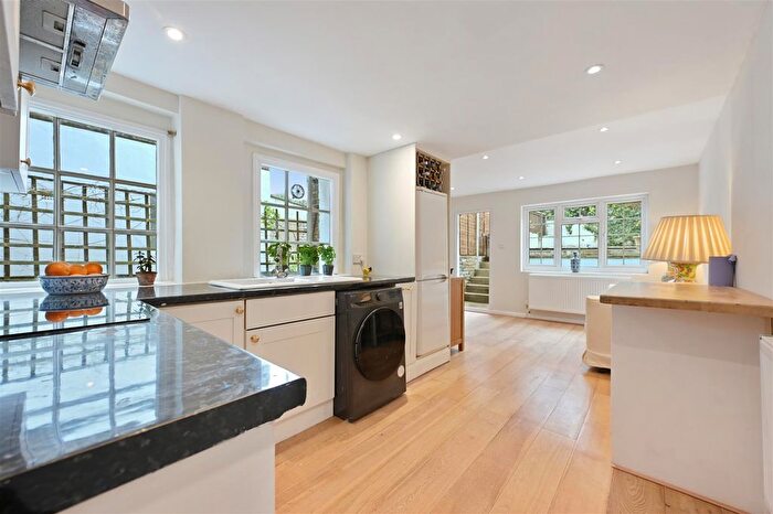 2 Bedroom Flat For Sale In Ceylon Road, London, W14