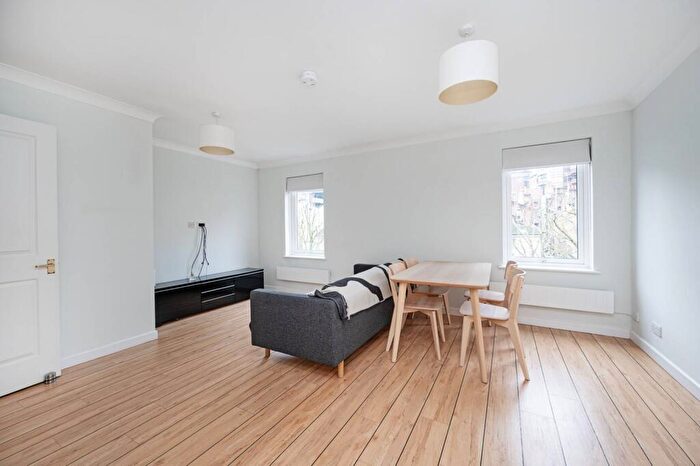 1 Bedroom Flat To Rent In Bowmans Mews, Tower Hill, London, E1