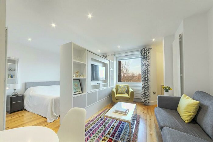 Apartment To Rent In Molesworth Street, London, SE13