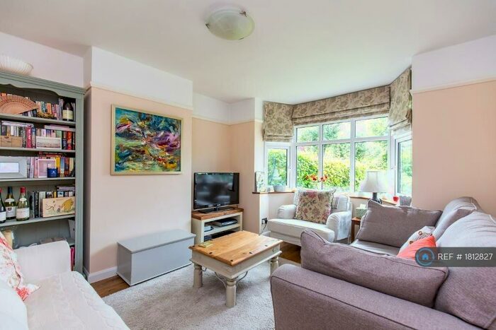 3 Bedroom Semi-Detached House To Rent In Queenhill Road, South Croydon, CR2