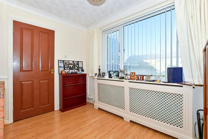 3 Bedroom End Of Terrace House For Sale In Lubbock Close, Maidstone, Kent, ME15