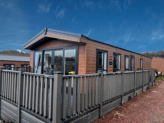 2 Bedroom Lodge For Sale In Mill Lane, Hawksworth Leeds, LS20