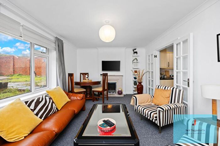 2 Bedroom Bungalow To Rent In Caisters Close, Hove, BN3