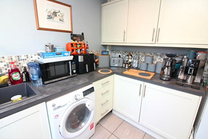 3 Bedroom End Of Terrace House For Sale In Melbourne Close, Stotfold, Hitchin, SG5