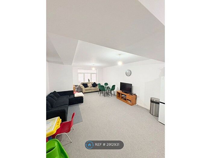 2 Bedroom Flat To Rent In Abbott House, Northampton, NN1