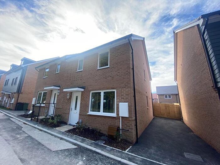3 Bedroom House To Rent In Stoneham Way, Basingstoke, RG24
