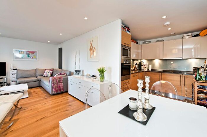 2 Bedroom Flat To Rent In Bermondsey Square, London, SE1