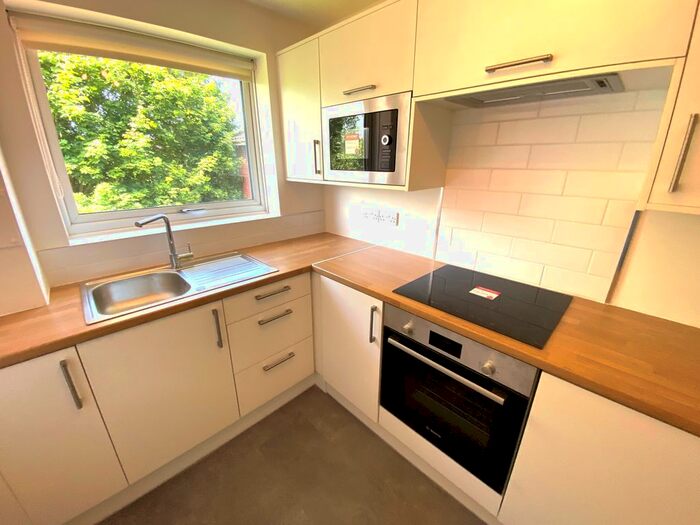 1 Bedroom Flat To Rent In Shurland Ave, East Barnet, EN4