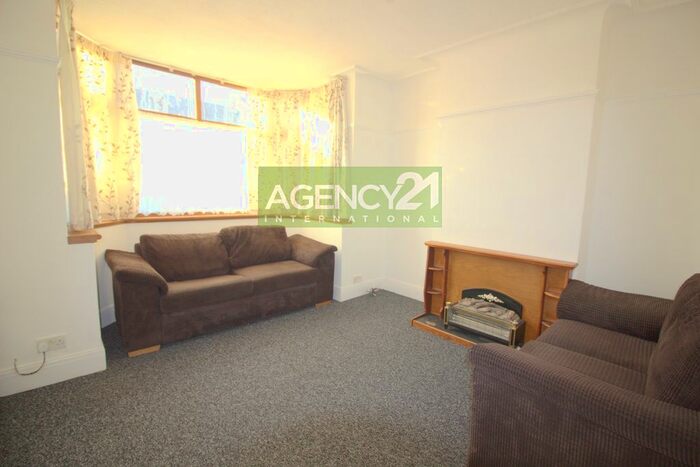 3 Bedroom Terraced House To Rent In Rom Crescent, Romford, RM7