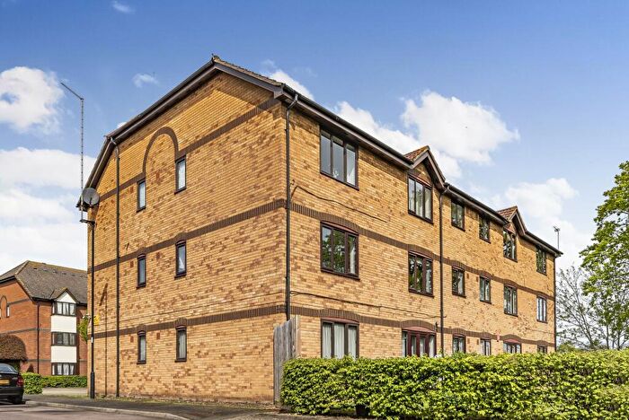 2 Bedroom Flat For Sale In Ainsley Close, Enfield, N9