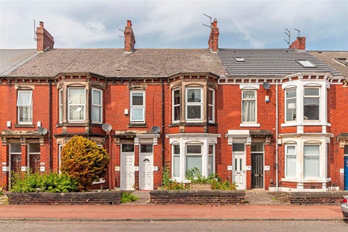 2 Bedroom Flat For Sale In Simonside Terrace, Heaton, Newcastle Upon Tyne, NE6