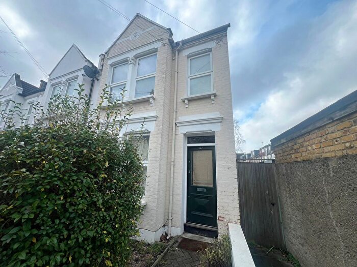 3 Bedroom Property To Rent In Havelock Road, London, SW19