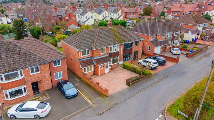 4 Bedroom Semi Detached House For Sale In Meriden Avenue, Wollaston, Stourbridge, DY8