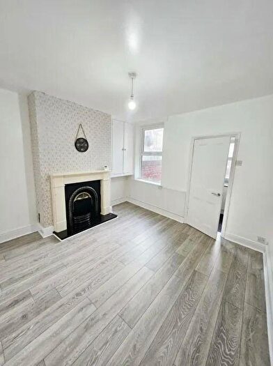 2 Bedroom Terraced House To Rent In Dockin Hill Road, Doncaster, DN1