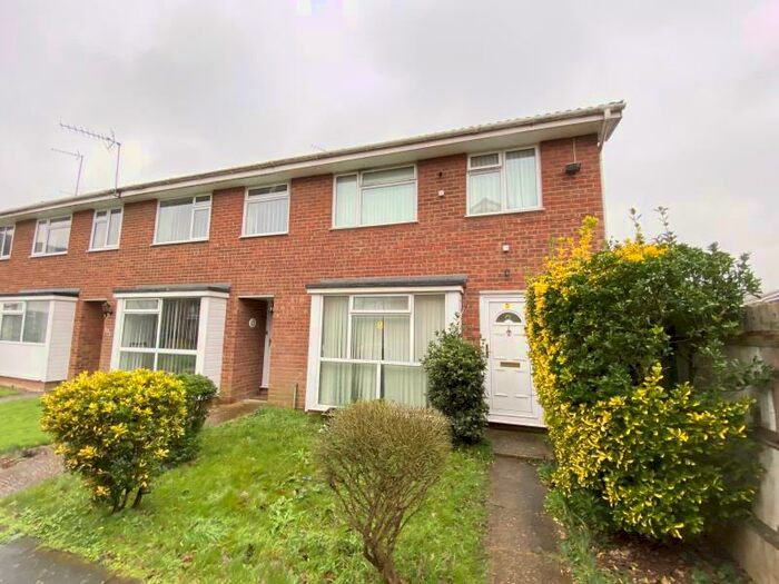 4 Bedroom Terraced House To Rent In Woking, GU21