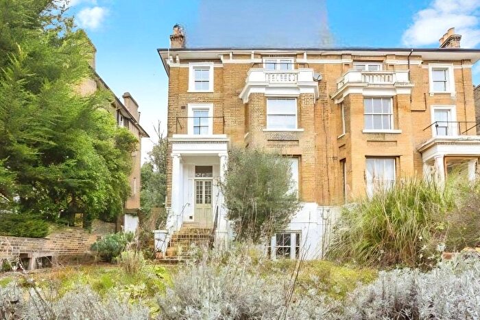 2 Bedroom Flat To Rent In Granville Park, London, SE13