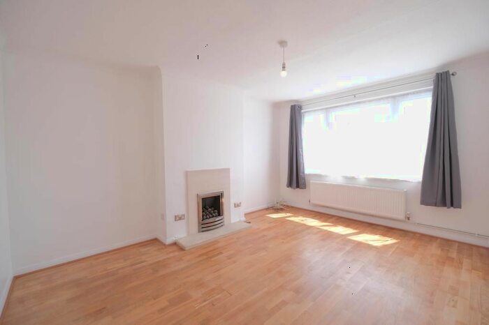 2 Bedroom Maisonette To Rent In Hall Lane, London, E4