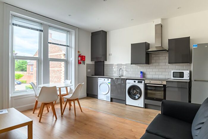 3 Bedroom Flat To Rent In Hutton Terrace, Newcastle Upon Tyne, NE2