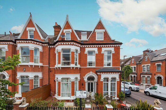 1 Bedroom Flat To Rent In Morella Road, Balham, London, SW12