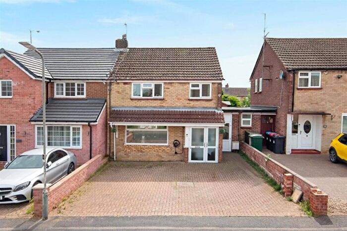 3 Bedroom Semi Detached House For Sale In Conway Crescent, Bletchley, Milton Keynes, MK3