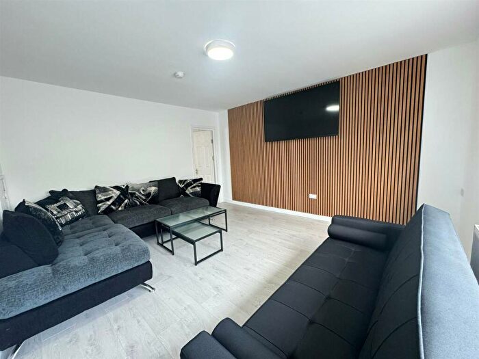 6 Bedroom House To Rent In Lydgate Lane, Sheffield, S10