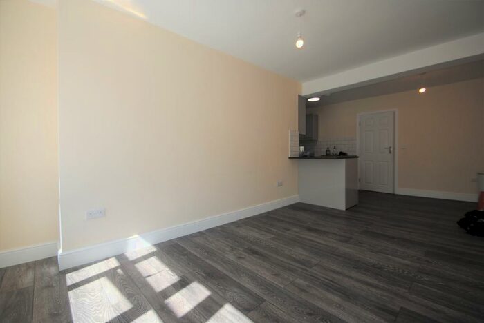 2 Bedroom Flat To Rent In Charminster Road, Bournemouth, BH8