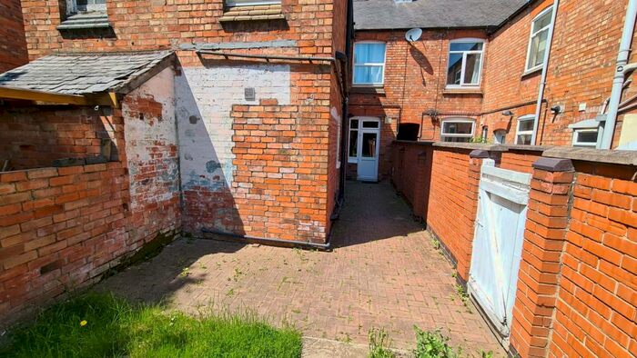 1 Bedroom Flat To Rent In Fosse Road North (Ground Floor), Leicester, LE3