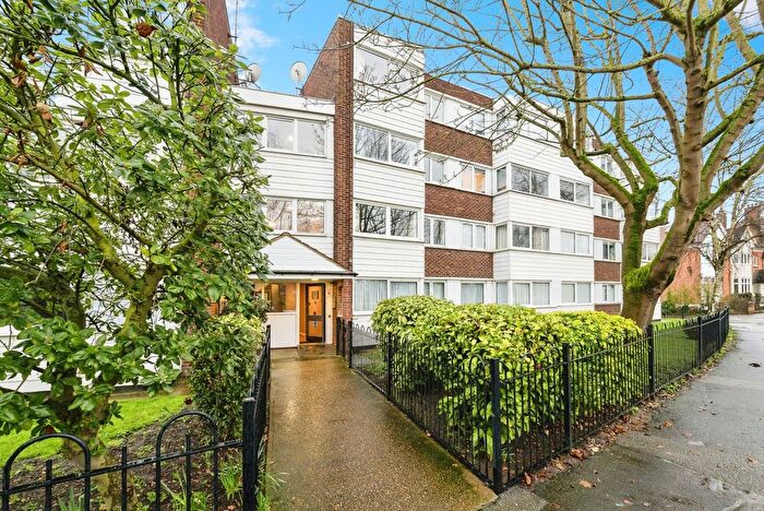2 Bedroom Flat For Sale In Broomhill Road, Woodford Green, Essex, IG8