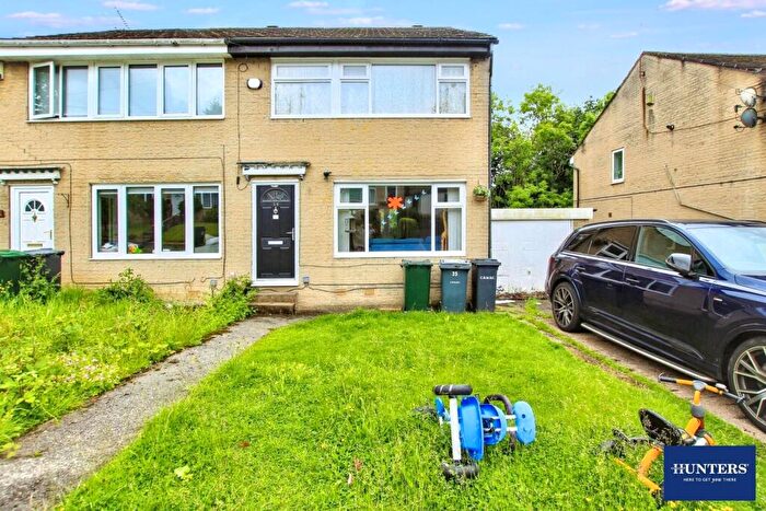 3 Bedroom Semi-Detached House To Rent In Leaventhorpe Avenue, Bradford, BD8