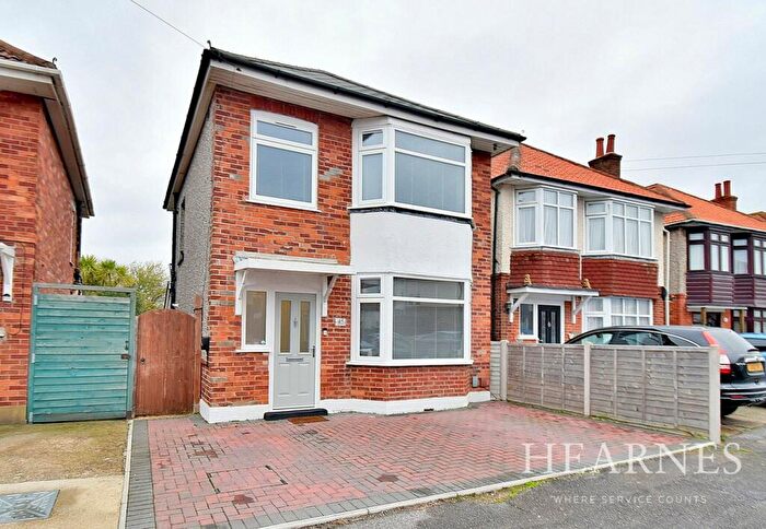 3 Bedroom Detached House For Sale In Coombe Gardens, Bournemouth, BH10