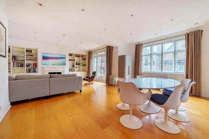 3 Bedroom Flat To Rent In Portland Place, Marylebone, London, W1B