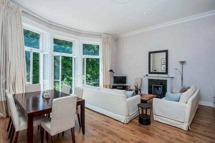 2 Bedroom Flat To Rent In Gledhow Gardens, South Kensington, London, SW5