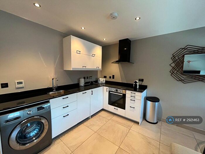 1 Bedroom Flat To Rent In Park Square East, Leeds, LS1