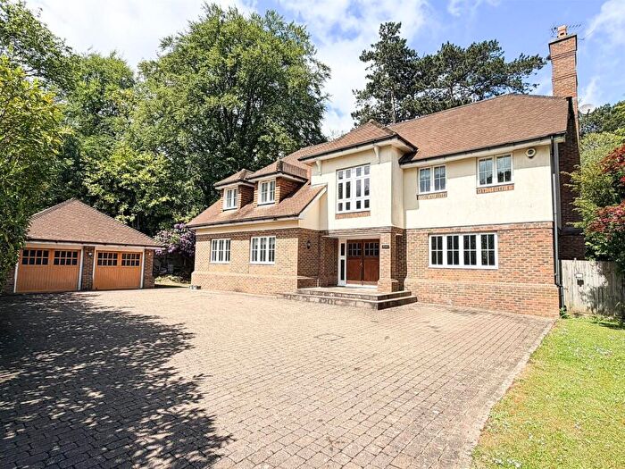5 Bedroom Detached House To Rent In The Warren, Kingswood, KT20
