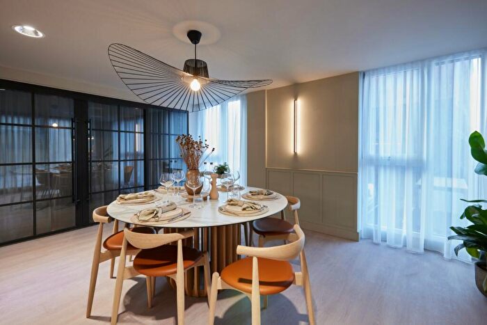 2 Bedroom Flat To Rent In The Junction, Whitehall, Leeds, LS12