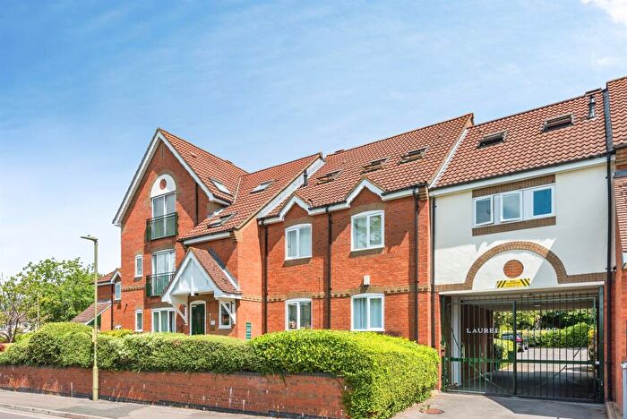 2 Bedroom Flat For Sale In Nye Bevan Close, Oxford, OX4