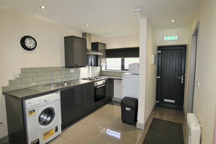 2 Bedroom Apartment To Rent In Old Brickyard, Carlton, Nottingham, NG3