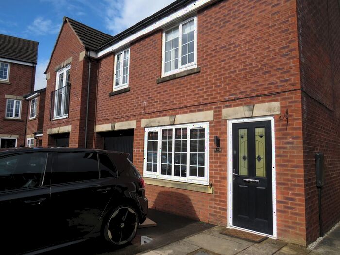 3 Bedroom Flat To Rent In Redbrook Way, Bradford, BD9