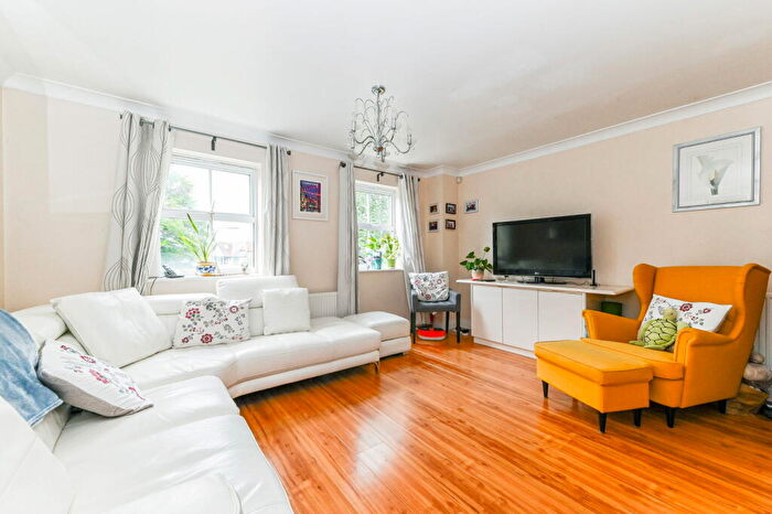3 Bedroom Terraced House For Sale In Sparkes Close, Bromley, BR2