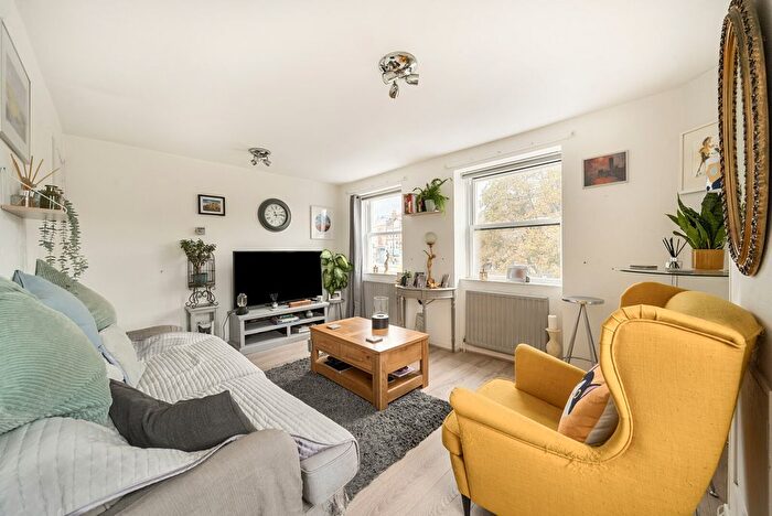 2 Bedroom Flat For Sale In Bychurch End, Teddington, TW11