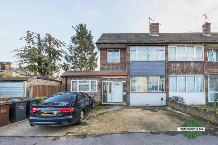 3 Bedroom End Of Terrace House To Rent In Broomfield Road, Romford, RM6