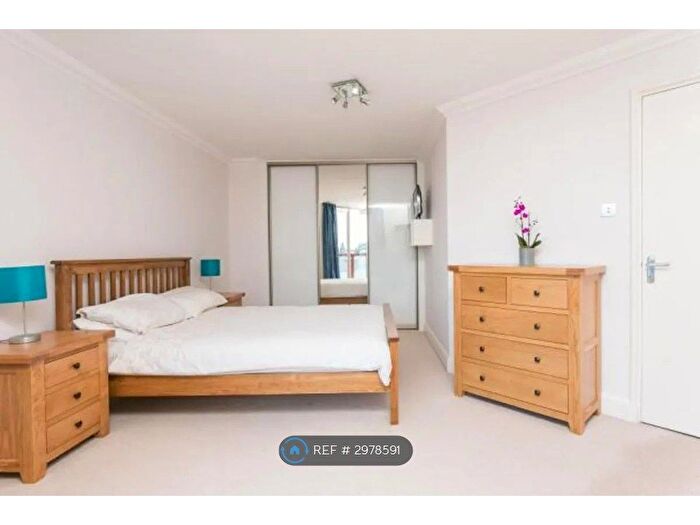 1 Bedroom Flat To Rent In Tradewinds Court, London, E1W